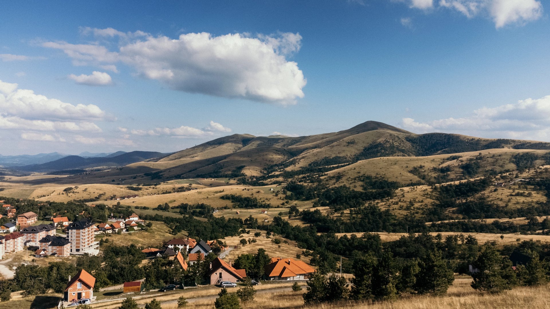 Drvengrad na brdu Mećavnik u Mokroj Gori